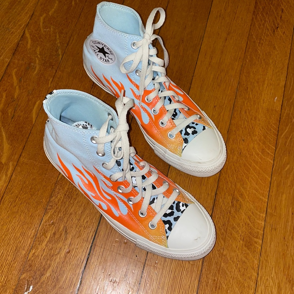 converse • worn once • perfect condition • comes in box